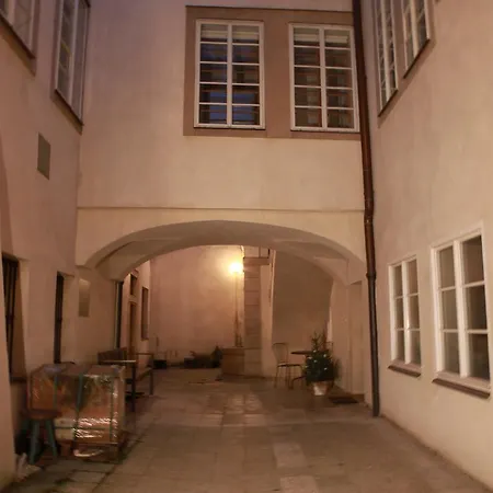 Daire Lazenska 9 Prag